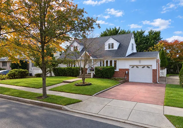 Photo 1 of Single family home for sale at 31 Stoothoff Dr, North Hempstead, NY 11040 | MLS# 1068686 | Listing updated on 2026-10-30