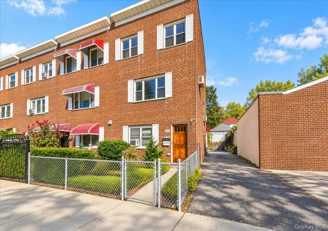 Photo 1 of House for sale at 1562 Paulding Ave, New York, NY 10462 | MLS# 1068691 | Listing updated on 2026-10-30