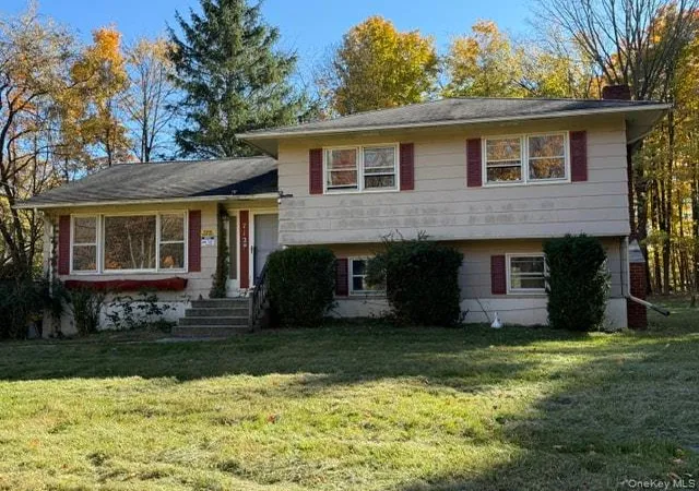 Photo 1 of Single family home for sale at 712 California Ave, Wallkill, NY 10940 | MLS# 1068821 | Listing updated on 2026-10-31