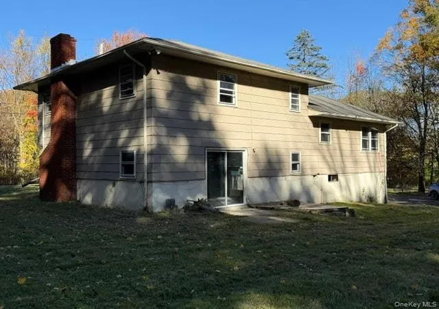 Photo 2 of Single family home for sale at 712 California Ave, Wallkill, NY 10940 | MLS# 1068821 | Listing updated on 2026-10-31