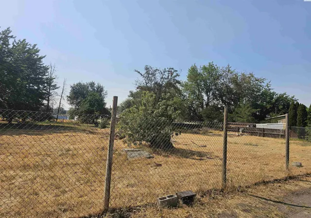 Land for sale at 18008 S Hawthorne St, Kennewick, WA 99337 | MLS# 295506