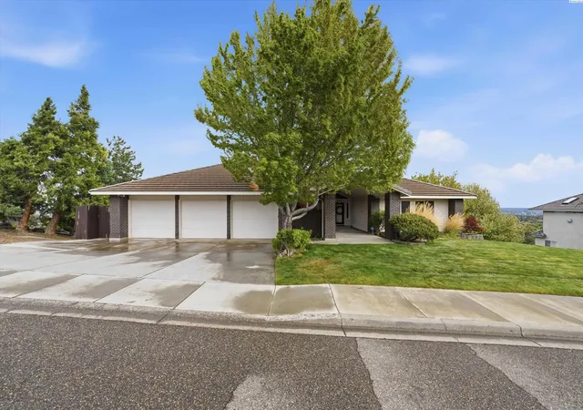 1st image of 4100 W 43rd Ave, Kennewick, WA 99337 | MLS# 292192