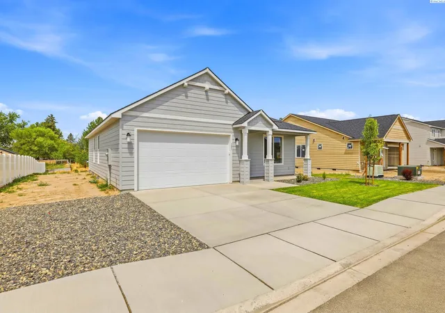 Homes for sale in Grandview, WA | 501 Sapphire Ave, Grandview, WA 98930 | MLS# 292823