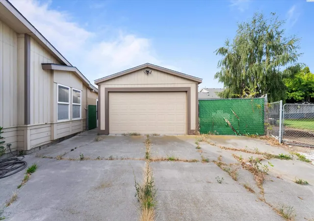 Homes for sale in Kennewick, WA | 4621 W Imnaha Ave, Kennewick, WA 99336 | MLS# 294667