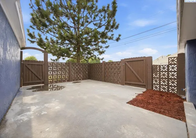2nd image of 807 N 12th Ave, Pasco, WA 99301 | MLS# 294456