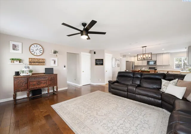 Photo 2 of Single family home for sale at 3309 S Buntin St, Kennewick, WA 99337 | MLS# 295661 | Listing updated on 2026-09-17