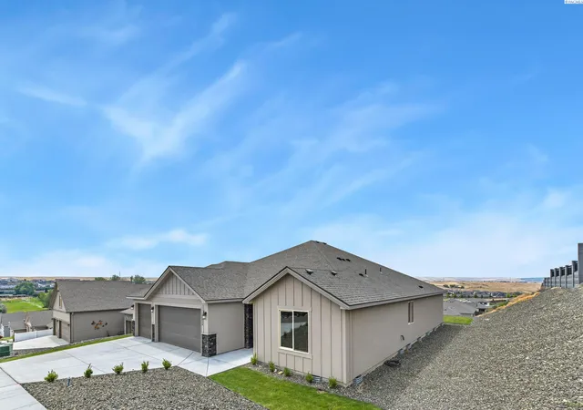 2nd image of 2834 S Penn St, Kennewick, WA 99338 | MLS# 294062