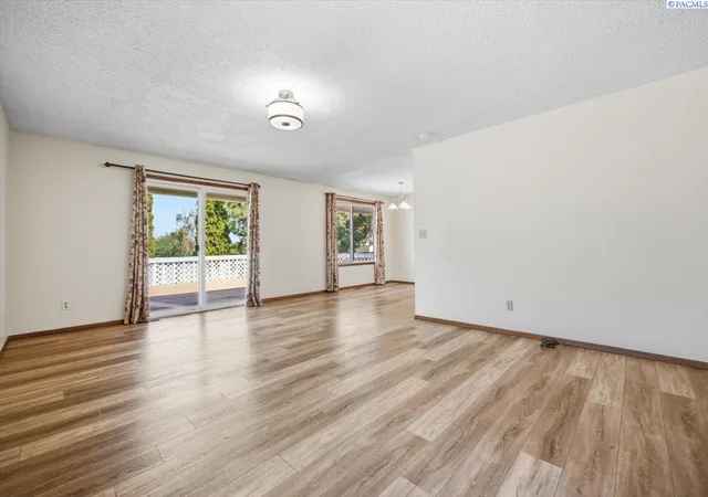 Photo 3 of Single family home for sale at 1711 S Kent, Kennewick, WA 99337 | MLS# 295528 | Listing updated on 2026-09-17