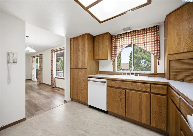 Photo 4 of Single family home for sale at 1711 S Kent, Kennewick, WA 99337 | MLS# 295528 | Listing updated on 2026-09-17