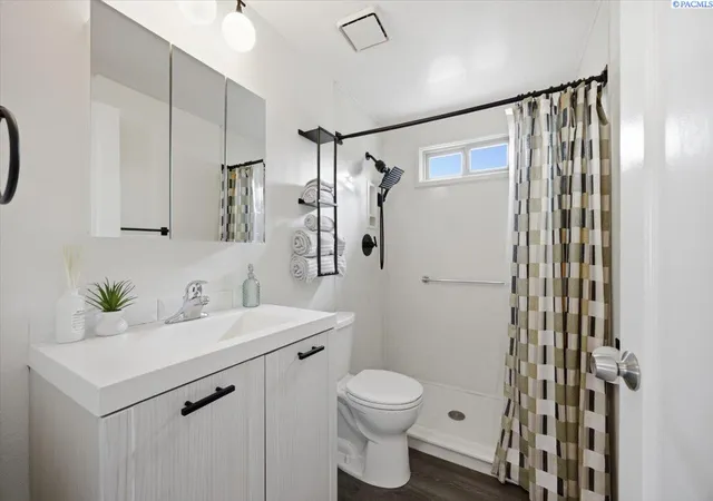 Photo 2 of Single family home for sale at 2211 W 5th Avenue, Kennewick, WA 99336 | MLS# 295555 | Listing updated on 2026-09-18