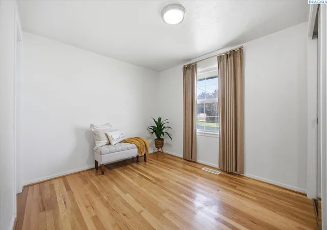Photo 4 of Single family home for sale at 2211 W 5th Avenue, Kennewick, WA 99336 | MLS# 295555 | Listing updated on 2026-09-18