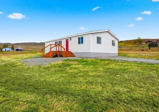 Homes for sale in Selah, WA | 671 Hull Road, Selah, WA 98942 | MLS# 294258