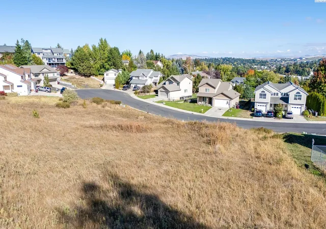 3rd image of 523 Sw Crithfield Ct, Pullman, WA 99163 | MLS# 287979