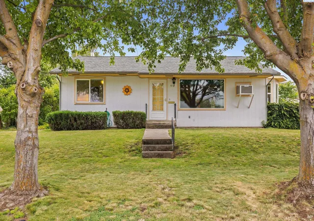 Homes for sale in Lewiston, ID | 1721 3rd Street, Lewiston, ID 83501 | MLS# 294423