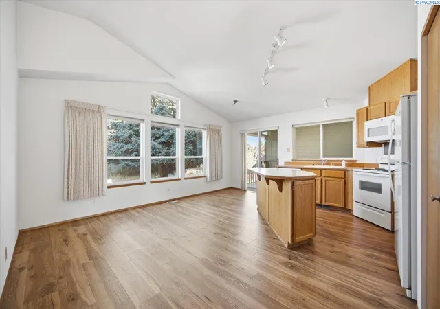 Photo 2 of Townhouse for sale at 3527 S Huntington Lp, Kennewick, WA 99337 | MLS# 291005 | Listing updated on 2026-09-13