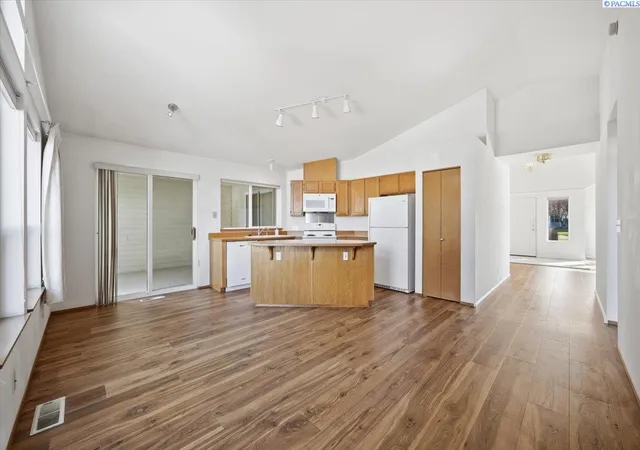 Photo 3 of Townhouse for sale at 3527 S Huntington Lp, Kennewick, WA 99337 | MLS# 291005 | Listing updated on 2026-09-13