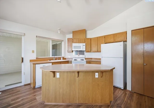 Photo 3 of Townhouse for sale at 3527 S Huntington Lp, Kennewick, WA 99337 | MLS# 291005 | Listing updated on 2026-09-13