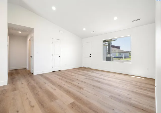 5th image of 6562 W 30Th Pl, Kennewick, WA 99338 | MLS# 293888