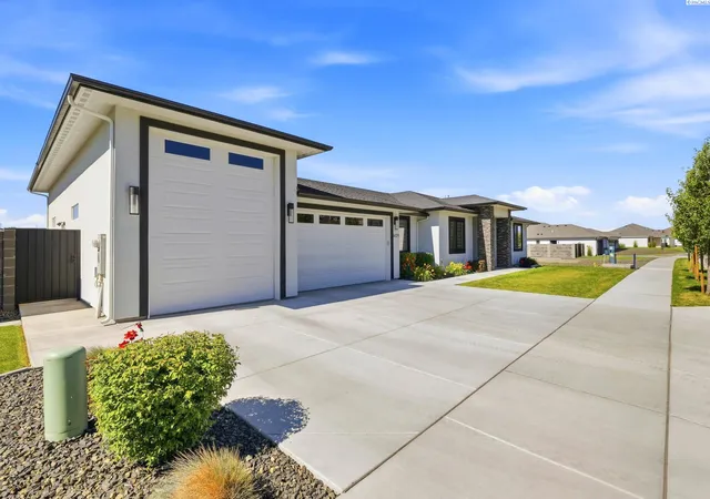 Homes for sale in Kennewick, WA | 6029 W 31St Ave, Kennewick, WA 99338 | MLS# 294019