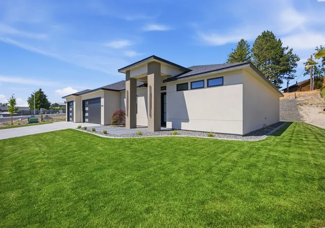 Homes for sale in Kennewick, WA | 8034 W 12Th Ave, Kennewick, WA 99338 | MLS# 292952