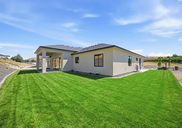 Homes for sale in Kennewick, WA | 8034 W 12th Ave, Kennewick, WA 99338 | MLS# 292952