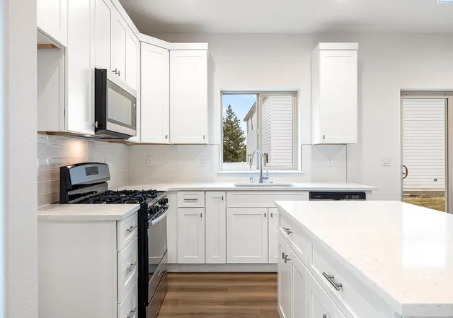 Photo 2 of Sale Pending at 1009 S Underwood Pl, Kennewick, WA 99337 | MLS# 293048 | Listing updated on 2026-09-17
