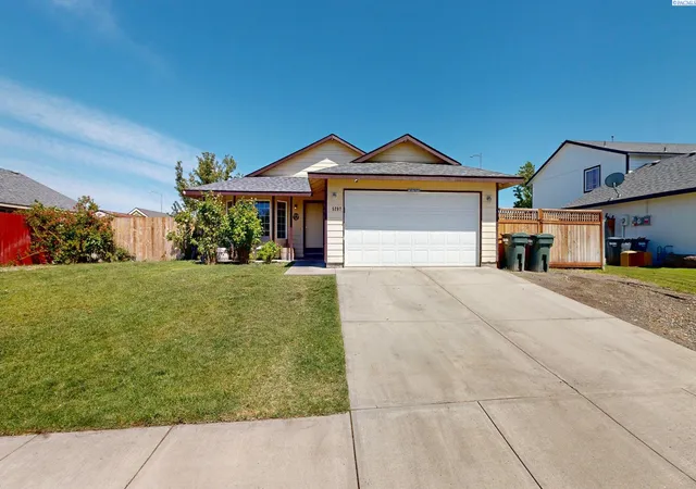 Homes for sale in Pasco, WA | 5207 Texada Lane, Pasco, WA 99301 | MLS# 294034