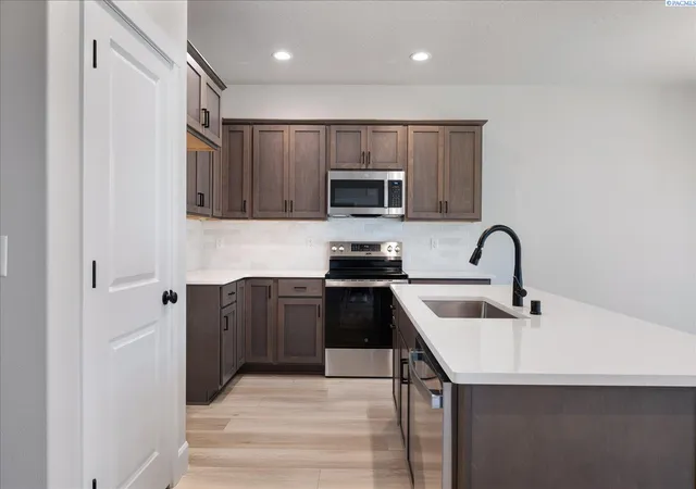 Photo 4 of Single family home for sale at 7243 W 29th Place, Kennewick, WA 99338 | MLS# 295710 | Listing updated on 2026-09-10