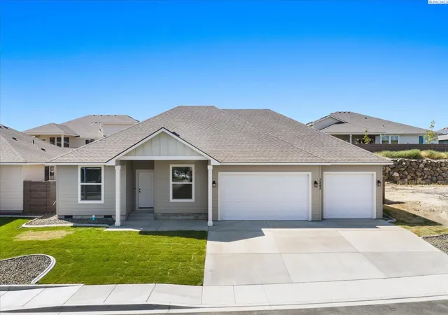 Photo 1 of Single family home for sale at 7243 W 29th Place, Kennewick, WA 99338 | MLS# 295710 | Listing updated on 2026-09-10