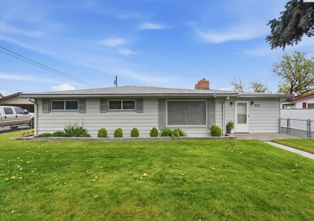 Photo 1 of Single family home for sale at 903 E 27th Avenue, Kennewick, WA 99337 | MLS# 294882 | Listing updated on 2026-09-18