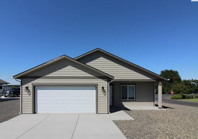 Homes for sale in Kennewick, WA | 16820 S Stevens Dr, Kennewick, WA 99337 | MLS# 294323