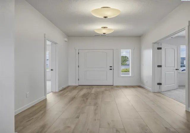 2nd image of 215 Packer St, Prosser, WA 99350 | MLS# 291408