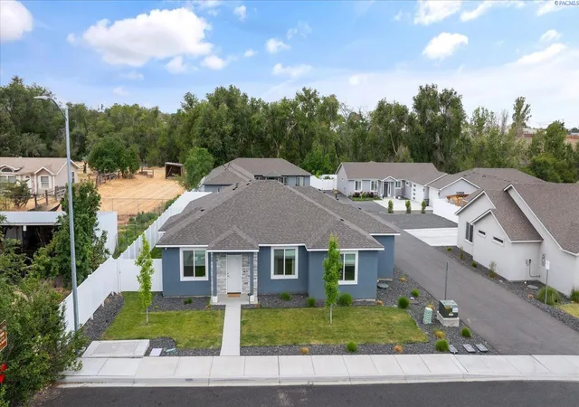 1st image of 1978 S Buntin St, Kennewick, WA 99337 | MLS# 293754
