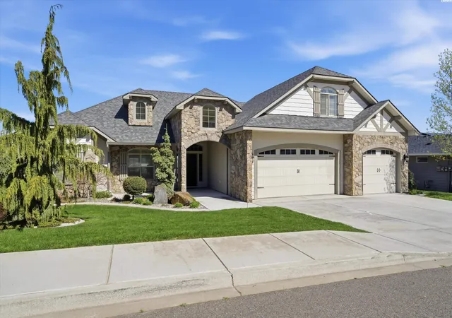 Homes for sale in Kennewick, WA | 1898 W 52Nd Ave, Kennewick, WA 99337 | MLS# 291613