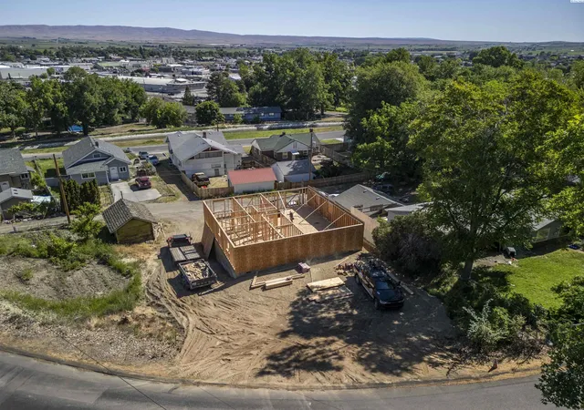 2nd image of 622 Sunnyside Ave, Sunnyside, WA 98944 | MLS# 293206