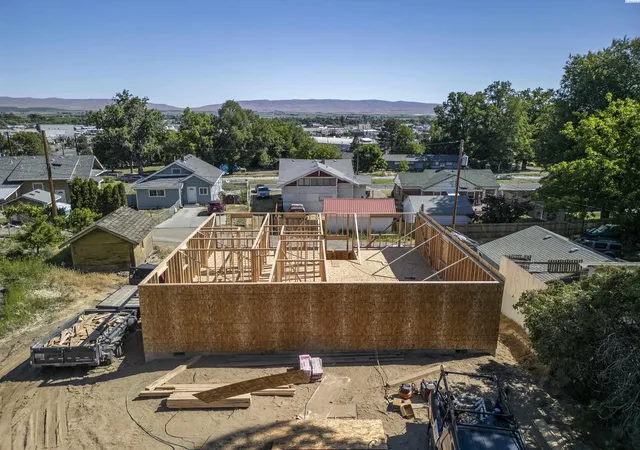 3rd image of 622 Sunnyside Ave, Sunnyside, WA 98944 | MLS# 293206