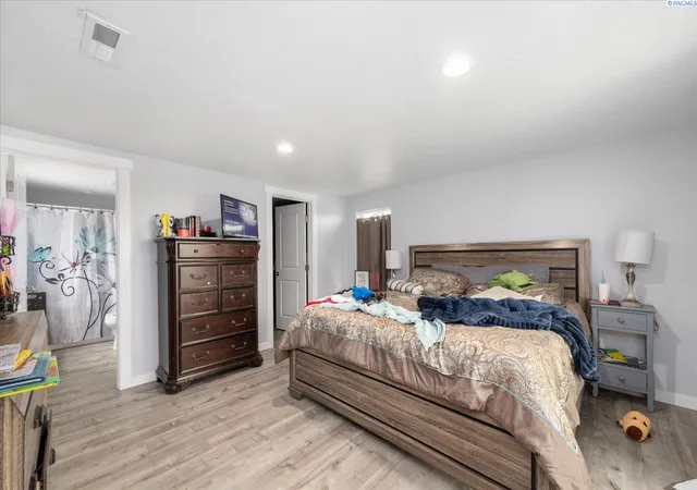 Photo 3 of House for sale at 1402 N Edison St, Kennewick, WA 99336 | MLS# 295125 | Listing updated on 2026-09-14