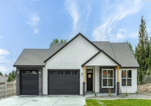 1st image of 375 Rachel Rd, Kennewick, WA 99338 | MLS# 294404