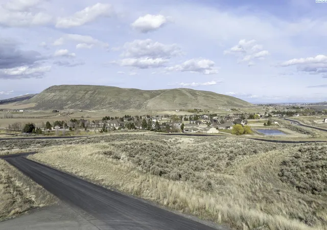1st image of 72810 Homestead Rd, Kennewick, WA 99338 | MLS# 290773