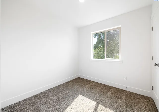 Photo 3 of Sale Pending at 1118 S Underwood Pl, Kennewick, WA 99337 | MLS# 293079 | Listing updated on 2026-09-17