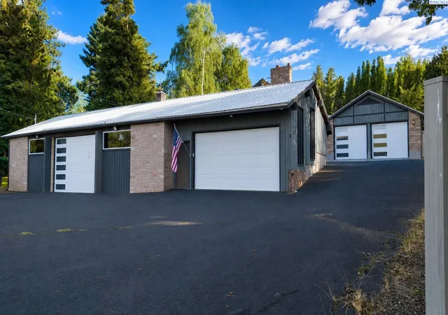 Homes for sale in Pullman, WA | 2250 S Grand Ave, Pullman, WA 99163 | MLS# 294227