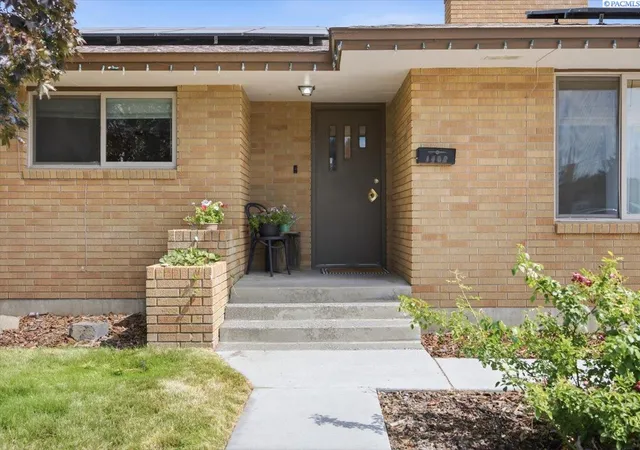 2nd image of 1402 Westwood Ct, Richland, WA 99354 | MLS# 294189
