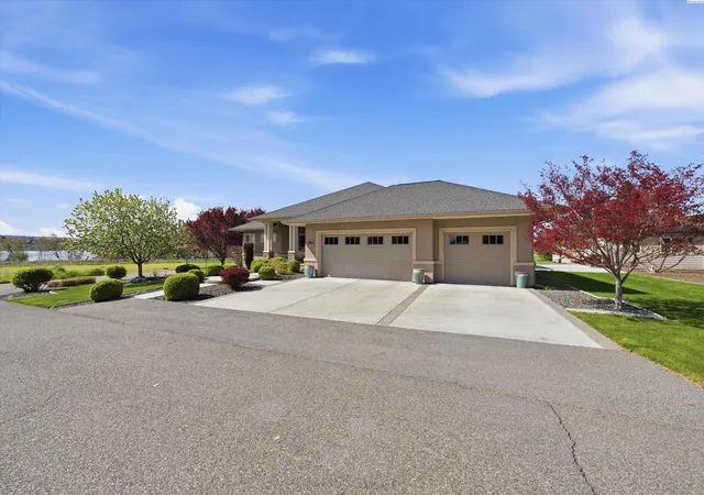 Homes for sale in Pasco, WA | 1620 Road 84, Pasco, WA 99301 | MLS# 291705