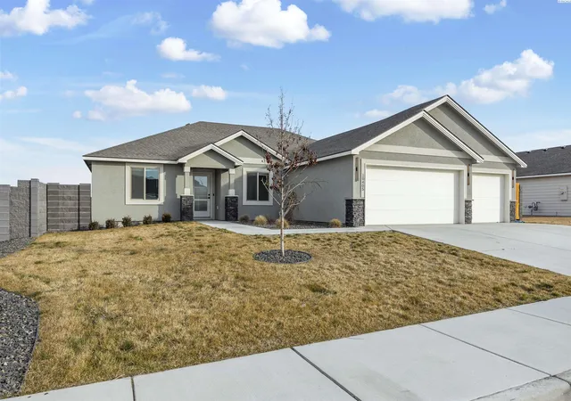 Homes for sale in Pasco, WA | 10405 Silverbright Dr, Pasco, WA 99301 | MLS# 290654