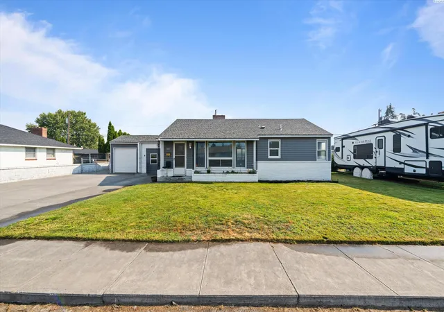 Photo 1 of Single family home for sale at 2507 W Entiat Ave, Kennewick, WA 99336 | MLS# 295440 | Listing updated on 2026-09-18