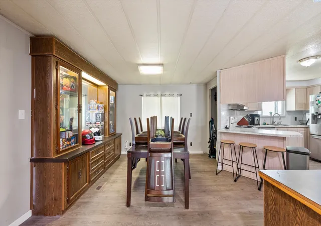 Photo 2 of Manufactured home for sale at 520 Grosscup Blvd, West Richland, WA 99353 | MLS# 295075 | Listing updated on 2026-09-10
