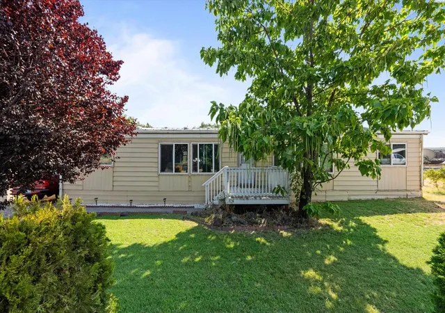 Photo 1 of Manufactured home for sale at 520 Grosscup Blvd, West Richland, WA 99353 | MLS# 295075 | Listing updated on 2026-09-10