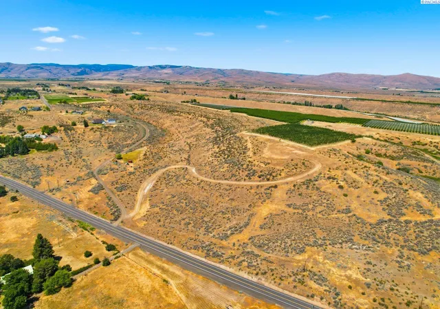 16th image of 17011 Ahtanum Road, Yakima, WA 98903 | MLS# 294151