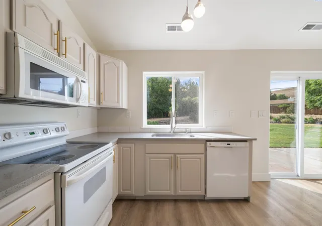 Photo 3 of Single family home for sale at 4409 S Sharron, Kennewick, WA 99337 | MLS# 293813 | Listing updated on 2026-09-14