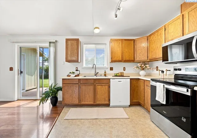 Photo 3 of Sale Pending at 4721 Daisy St, West Richland, WA 99353 | MLS# 295310 | Listing updated on 2026-09-14